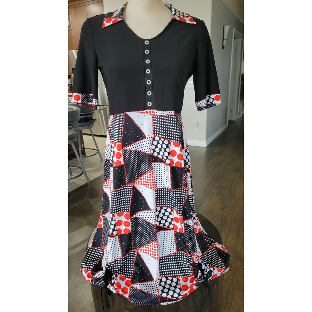 NWT Retro Style Black & Geometric Design Dress Size Medium - Wrinkle free!